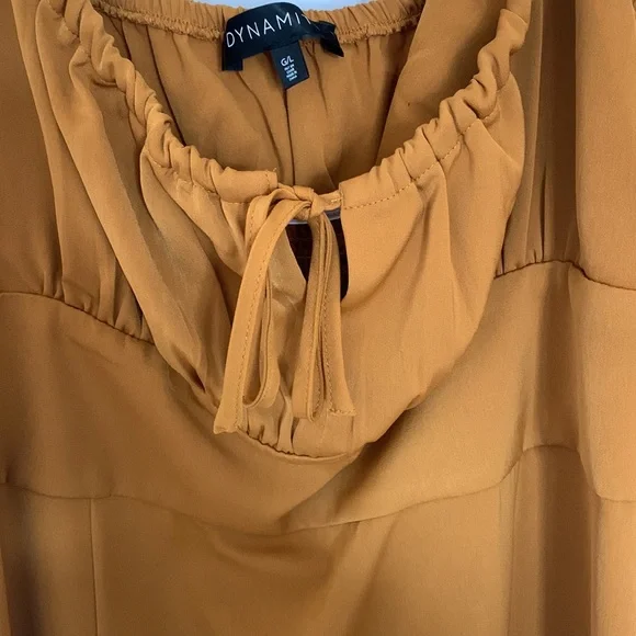 Dynamite Ruched Midi Dress - Picture 4 of 6